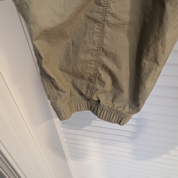 DKNY Women's Cargo Capris - Tan Size L New No Tag - Picture 2 of 5